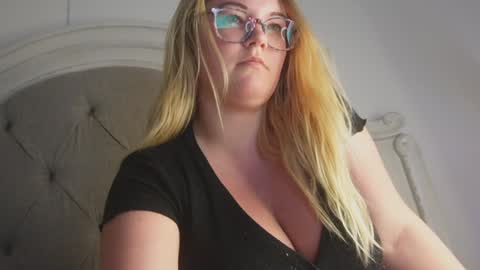 Snapshot of x_dreamgirl_x chatting on September 14, 7:32 am Mariah online show from September 14, 7:32 am