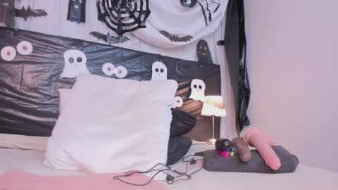 x_milu online show from November 2, 7:47 pm