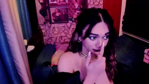 Snapshot of xdirtymistressx chatting on October 3, 9:17 am XDirtymistressX online show from October 3, 9:17 am