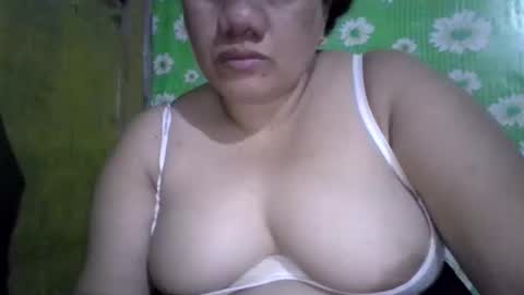 xjuicytits online show from April 6, 12:28 pm