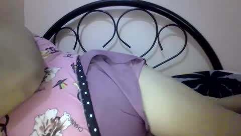 xjuicytits online show from May 25, 3:23 am