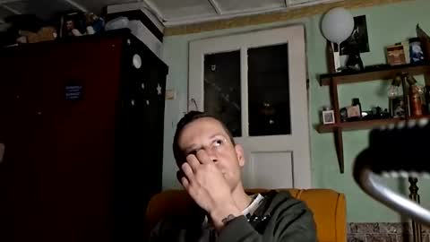xleonardox88 online show from April 6, 5:58 pm