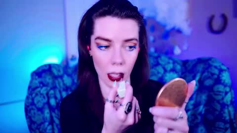 Bella Bondai online show from October 16, 8:25 am