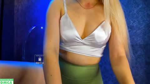 Snapshot of xteona chatting on October 9, 10:54 am xteona online show from October 9, 10:54 am