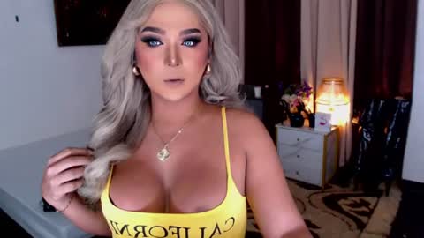 K E L L Y online show from July 11, 3:37 pm