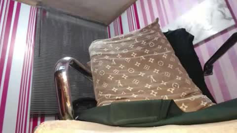 xxrowenatastycockforyouxx online show from February 11, 2:37 am