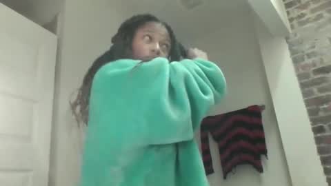 Danielle online show from December 5, 7:51 am