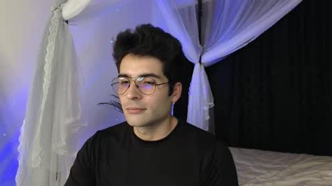 July and Fer online show from December 3, 10:49 am