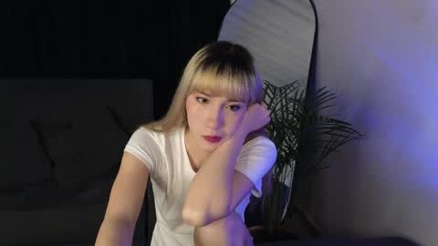 Snapshot of xxxvandersexxx chatting on September 28, 8:23 am July and Fer online show from September 28, 8:23 am