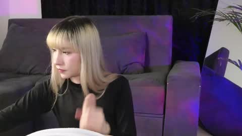 Snapshot of xxxvandersexxx chatting on October 4, 8:56 am July and Fer online show from October 4, 8:56 am
