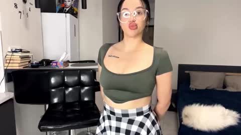 Emily online show from October 31, 3:34 pm