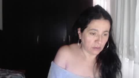 Snapshot of yasmin_love85 chatting on December 2, 2:14 pm yasmin_love85 online show from December 2, 2:14 pm