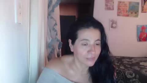 Snapshot of yasmin_love85 chatting on February 27, 2:32 pm yasmin_love85 online show from February 27, 2:32 pm