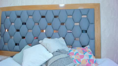 yayi derek  online show from March 9, 11:37 am