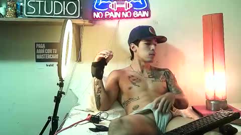 yeisoncastellanos1999 online show from February 2, 11:45 pm