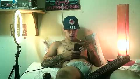 yeisoncastellanos1999 online show from April 29, 6:24 pm