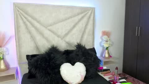 Yeli Amber online show from March 25, 4:25 pm