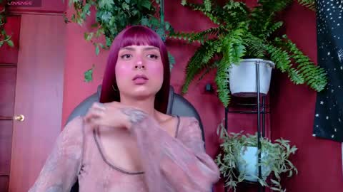 yeriawaddell  online show from April 10, 8:24 pm