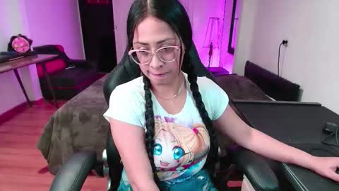 yesie_hot2 online show from October 28, 2:12 am