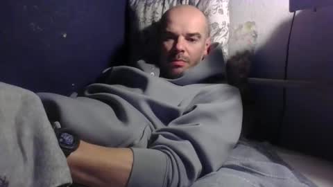 yewloo online show from October 27, 4:07 pm