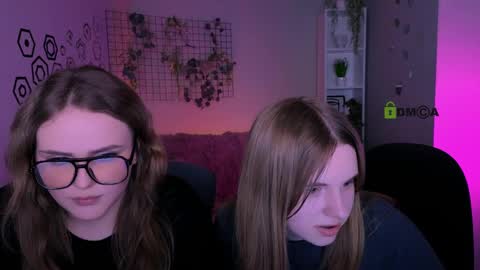 Ylia online show from April 8, 2:53 pm