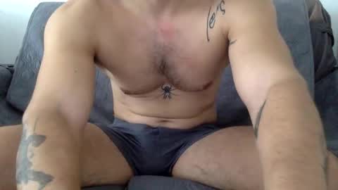 Snapshot of yngspaniard chatting on October 25, 8:02 am yngspaniard online show from October 25, 8:02 am