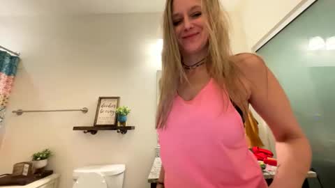 Snapshot of yogabuttttttt chatting on March 9, 6:28 am yogabuttttttt online show from March 9, 6:28 am