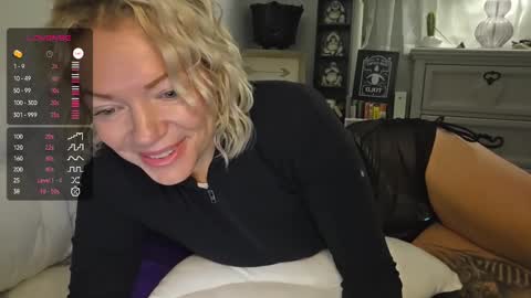 Yogiblondebangme online show from October 22, 10:07 am