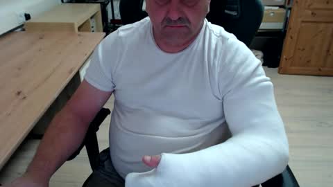 yoschi1976 online show from October 31, 5:13 pm