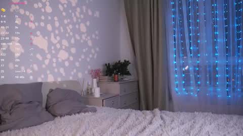 Elizabeth brunette -- Darline blonde  online show from February 15, 7:01 pm