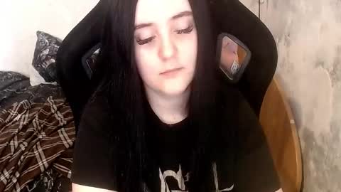 your_8a8y online show from February 18, 11:43 am