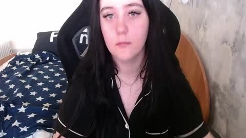 your_8a8y online show from April 17, 5:21 am