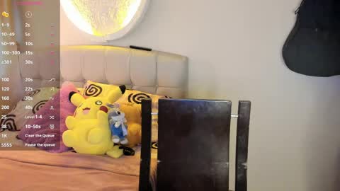 mia3 online show from April 11, 7:07 pm