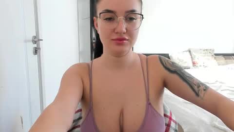 your_bustygirl online show from November 1, 8:02 am