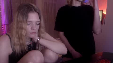 Snapshot of your_horny_friends chatting on January 30, 10:41 pm Your Horny Friends online show from January 30, 10:41 pm