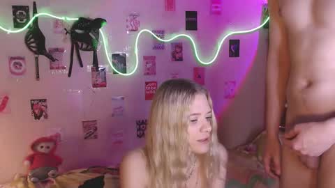 Snapshot of your_horny_friends chatting on October 16, 3:22 pm Your Horny Friends online show from October 16, 3:22 pm