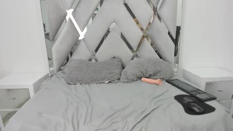 Snapshot of your_lady_milf chatting on February 25, 7:06 pm your_lady_milf online show from February 25, 7:06 pm