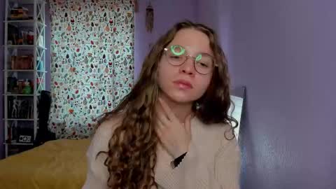 Snapshot of your_leslie chatting on October 6, 11:28 am Leslie online show from October 6, 11:28 am