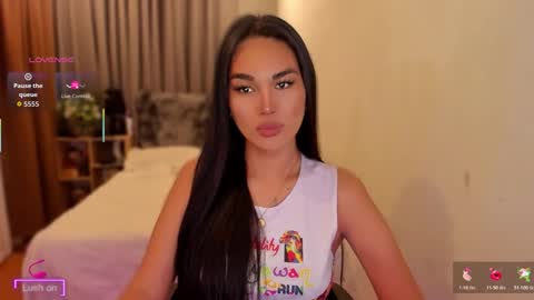 Miss Larah online show from April 2, 1:02 am