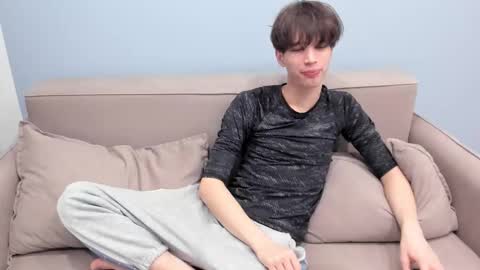 your_shy_guy online show from February 12, 7:39 pm