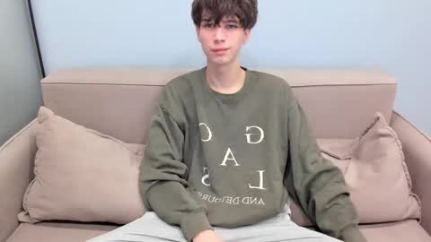 your_shy_guy online show from February 9, 6:06 am