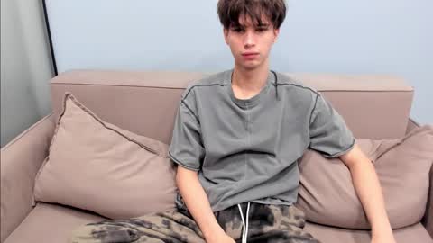 your_shy_guy online show from October 30, 6:14 am