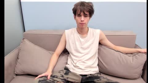 your_shy_guy online show from September 29, 4:00 am