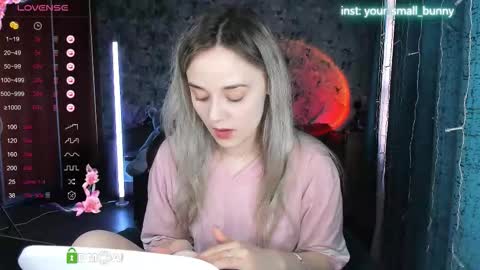Snapshot of your_small_bunny chatting on October 1, 3:05 am Molly online show from October 1, 3:05 am