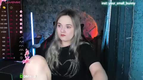 Snapshot of your_small_bunny chatting on September 23, 4:06 am Molly online show from September 23, 4:06 am