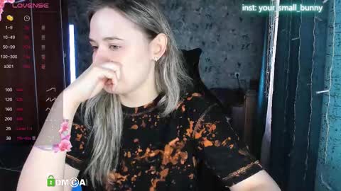 Snapshot of your_small_bunny chatting on September 22, 4:05 am Molly online show from September 22, 4:05 am