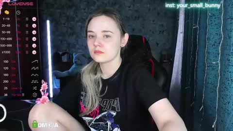 Snapshot of your_small_bunny chatting on October 3, 2:10 am Molly online show from October 3, 2:10 am