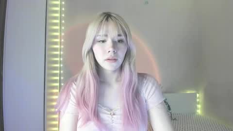 Alice online show from April 19, 3:02 pm