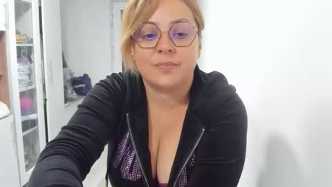 Snapshot of your_victoria chatting on October 9, 9:42 pm Your Victoria online show from October 9, 9:42 pm