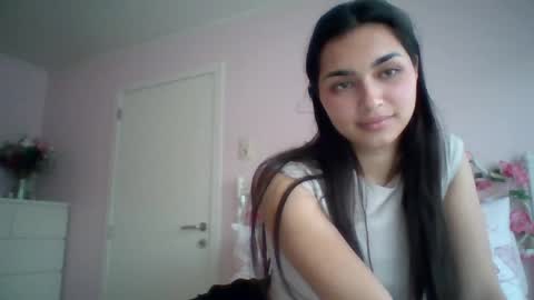 yourbella37 online show from May 18, 7:09 pm